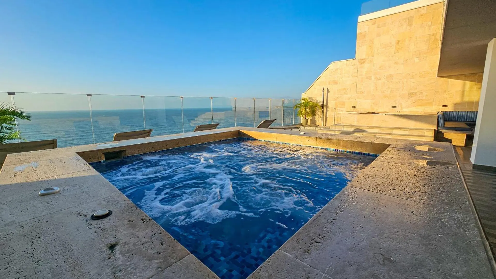 Beautiful, Remodeled Apartment In Spiaggia Building, Best Area Of Cartagena