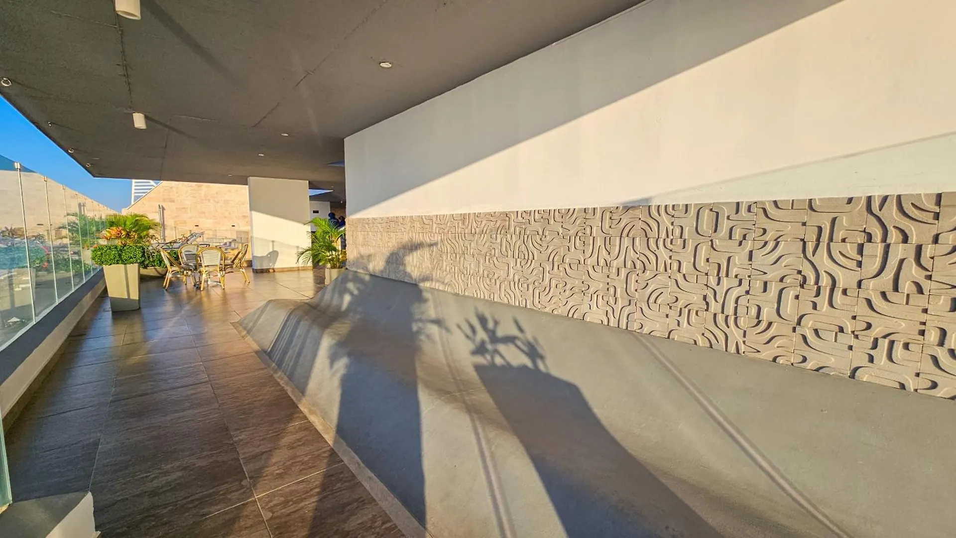 Beautiful, Remodeled Apartment In Spiaggia Building, Best Area Of Cartagena