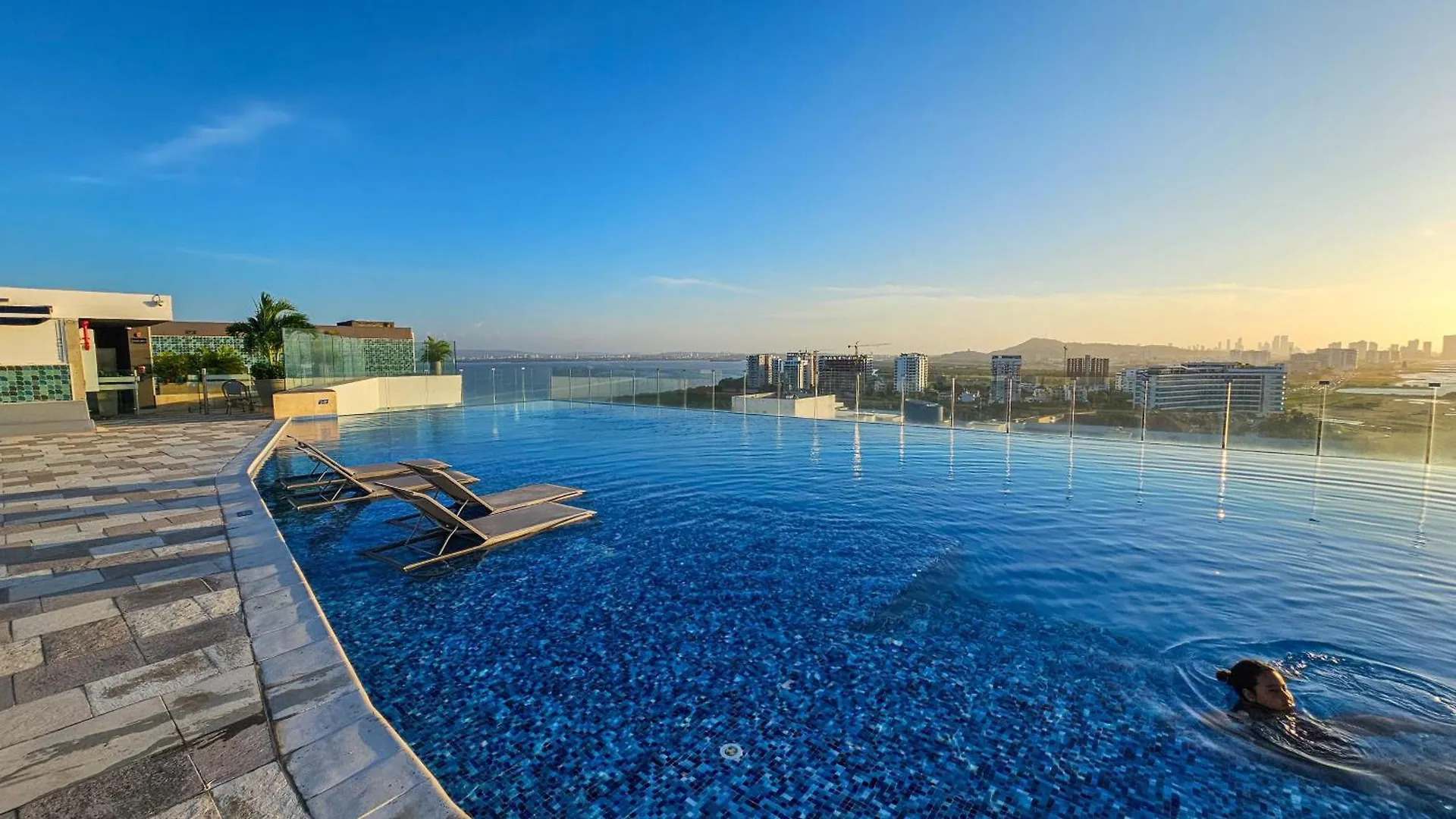 Beautiful, Remodeled Apartment In Spiaggia Building, Best Area Of Cartagena