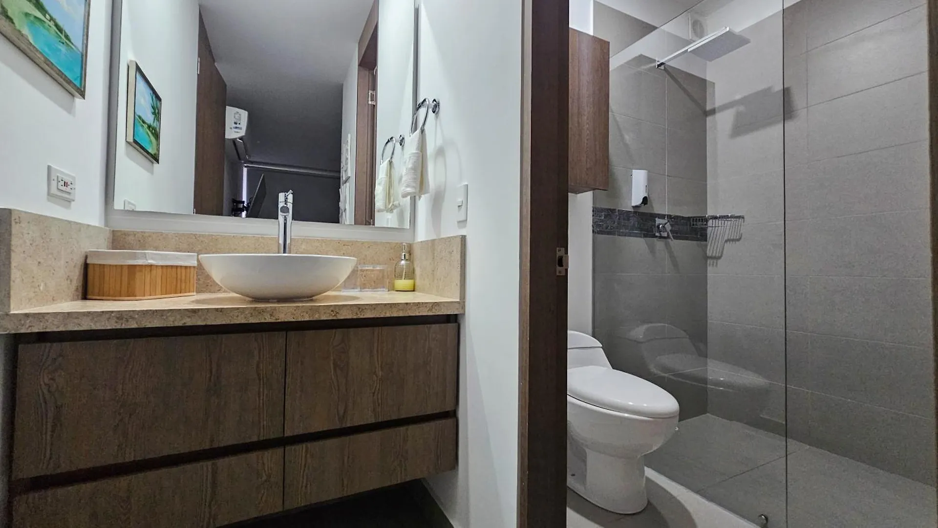 Beautiful, Remodeled Apartment In Spiaggia Building, Best Area Of Cartagena